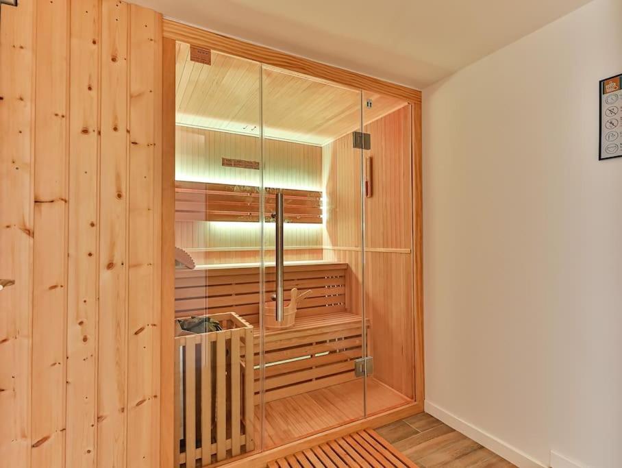 Maison Familiale La Belle Vie Jacuzzi/Sauna Сен-Жил-Кроа-дьо-Ви Екстериор снимка