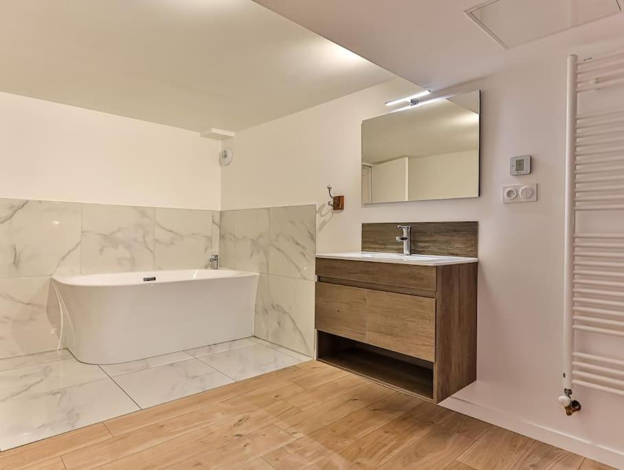 Maison Familiale La Belle Vie Jacuzzi/Sauna Сен-Жил-Кроа-дьо-Ви Екстериор снимка